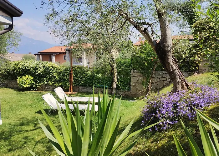 Gli Oleandri * Torri Del Benaco